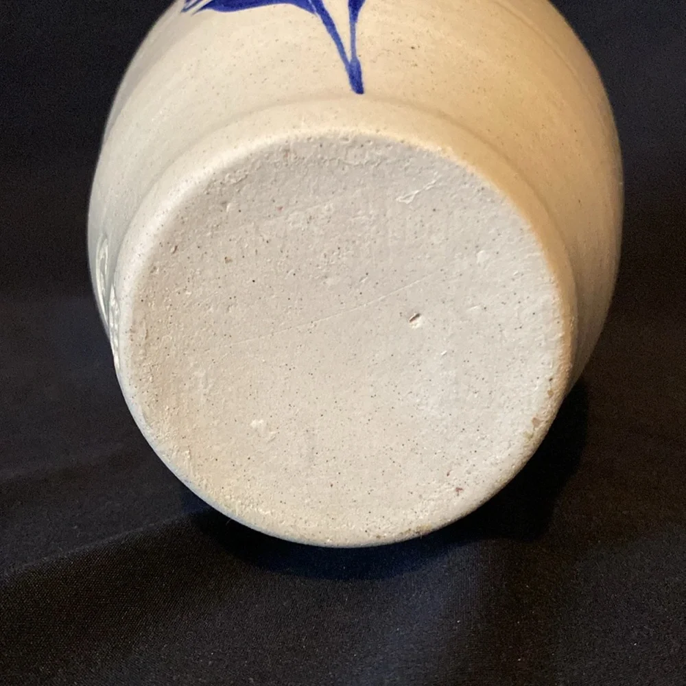 Pottery Vase Williamsburg, Va. 7 1/8” Tall. Blue Flowers on Beige Pottery. - Picture 7 of 13